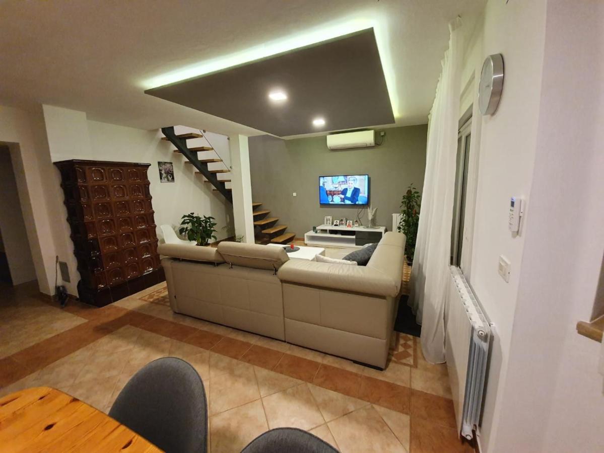Holiday Home Nikol พูลา ภายนอก รูปภาพ