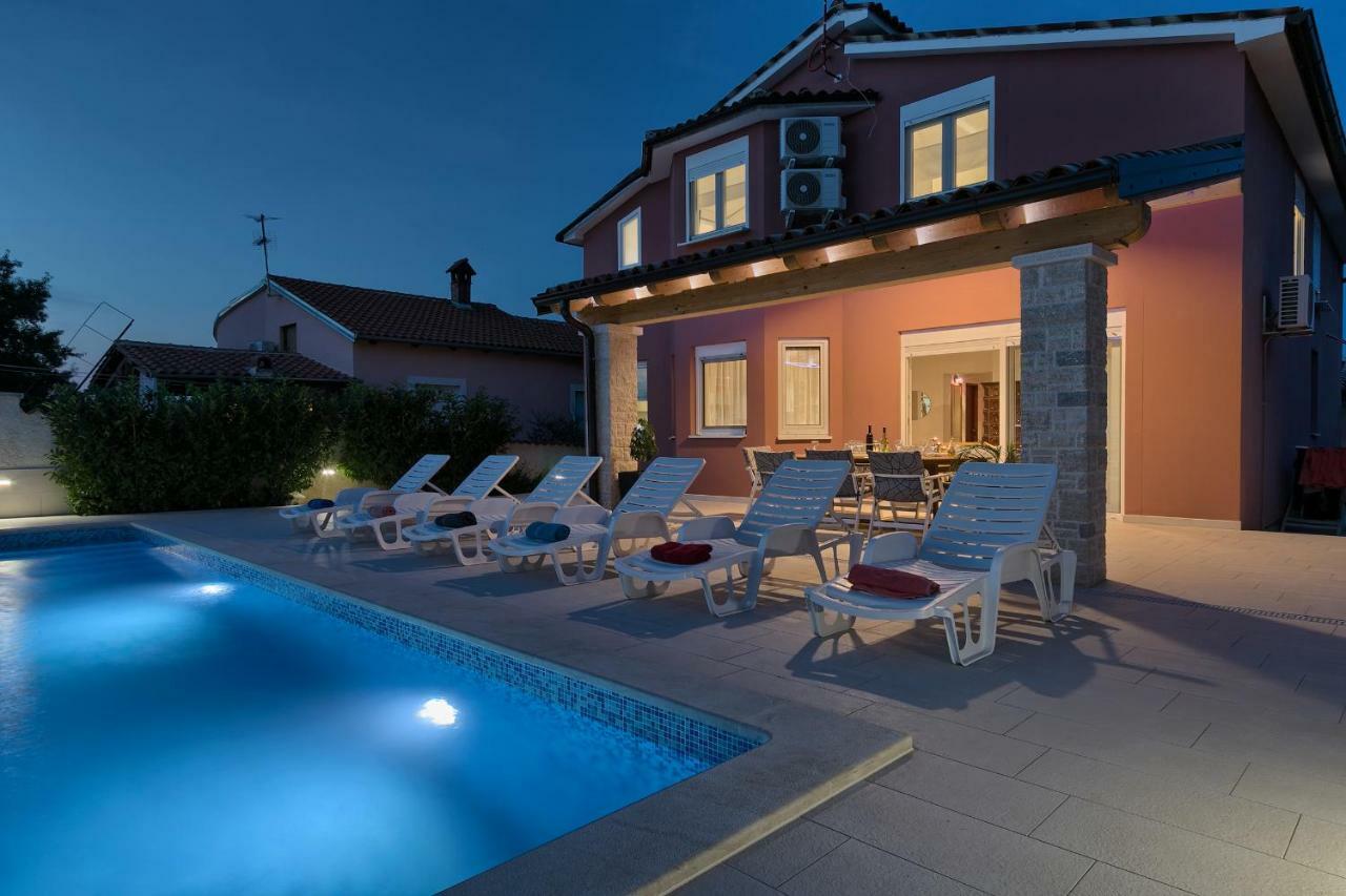 Holiday Home Nikol พูลา ภายนอก รูปภาพ