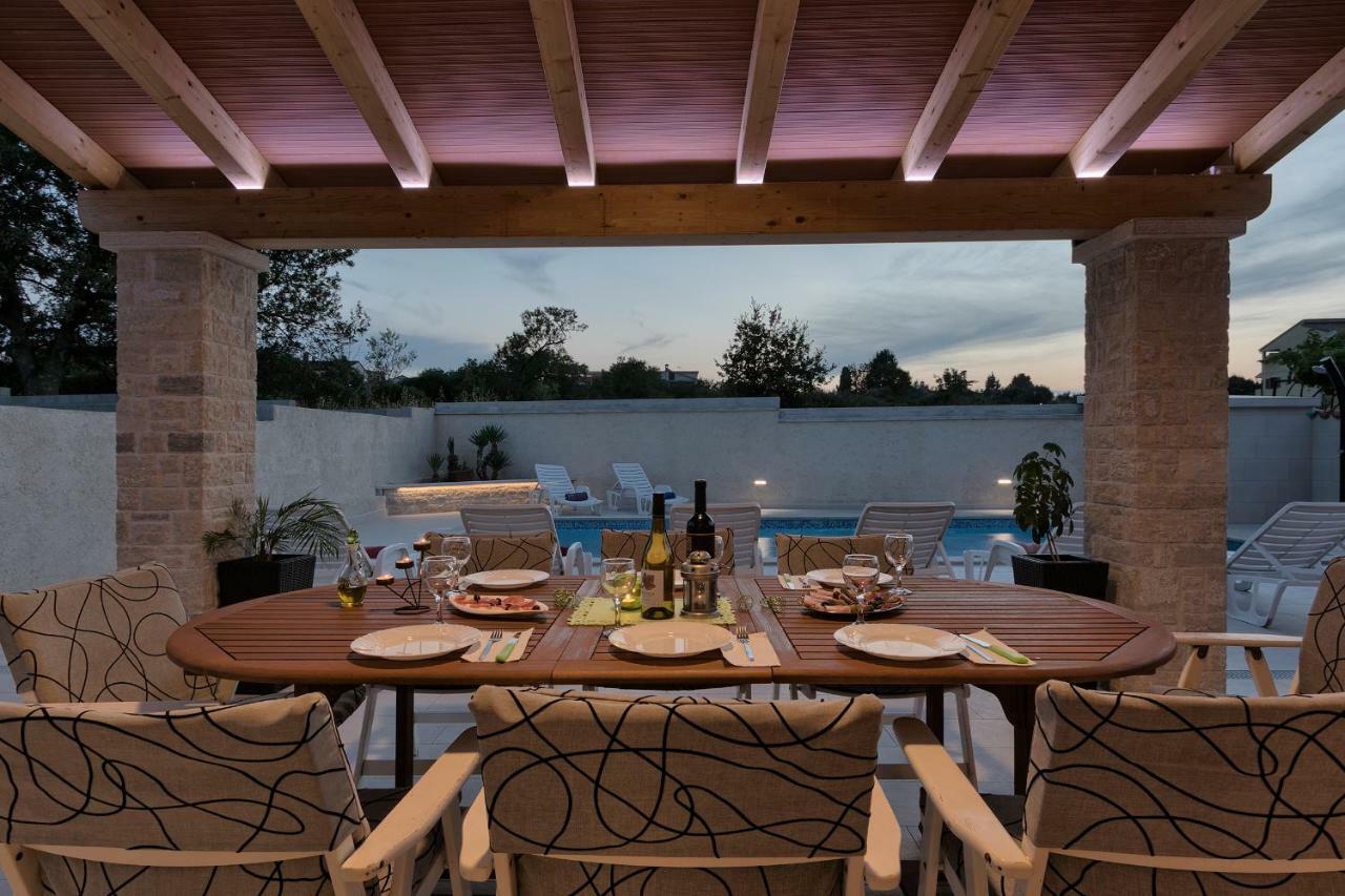 Holiday Home Nikol พูลา ภายนอก รูปภาพ
