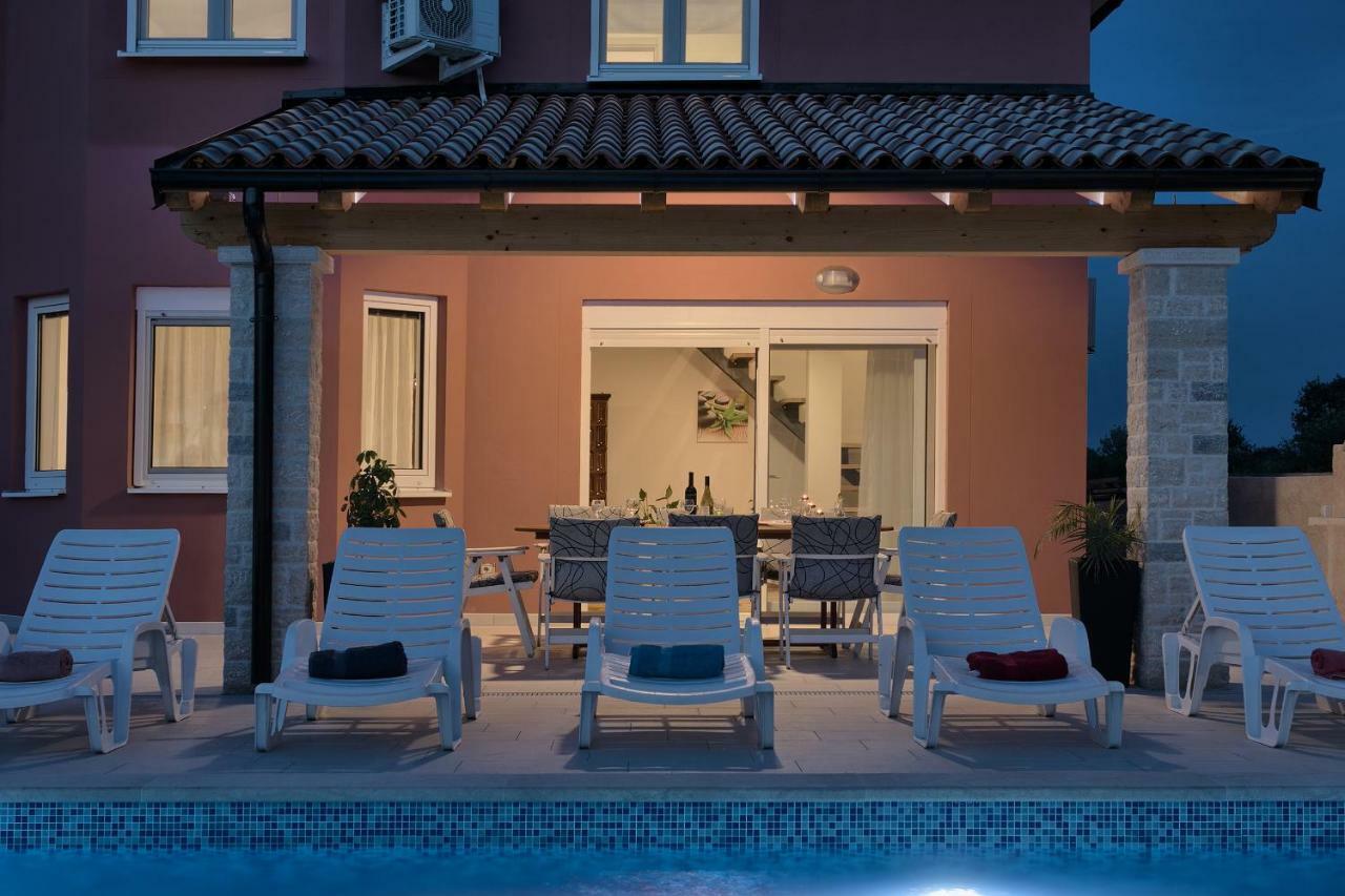 Holiday Home Nikol พูลา ภายนอก รูปภาพ