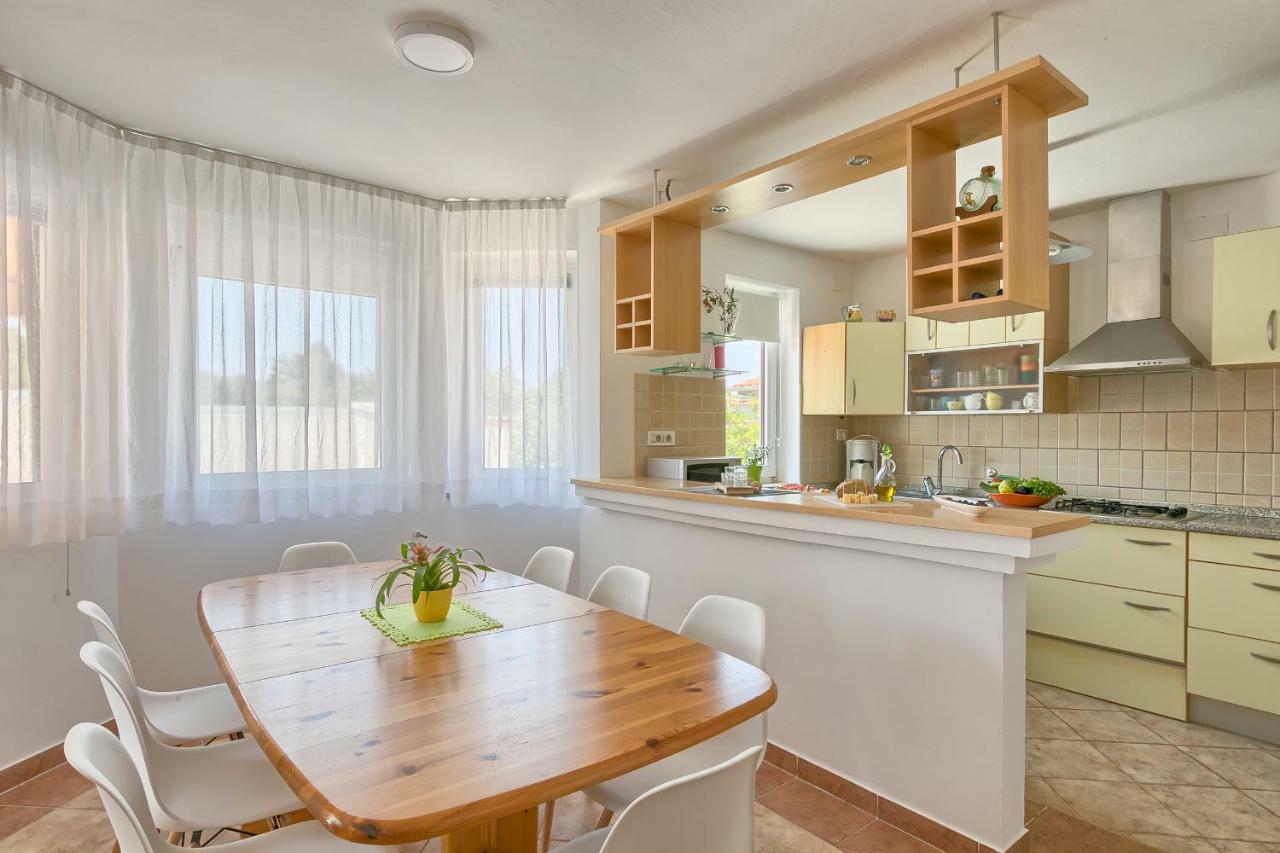 Holiday Home Nikol พูลา ภายนอก รูปภาพ