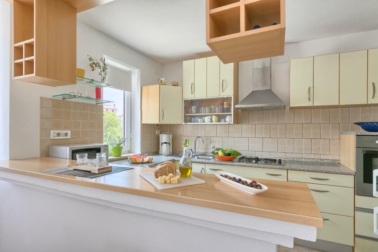 Holiday Home Nikol พูลา ภายนอก รูปภาพ